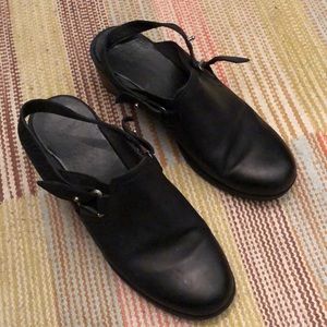 Teva leather clogs exc cond